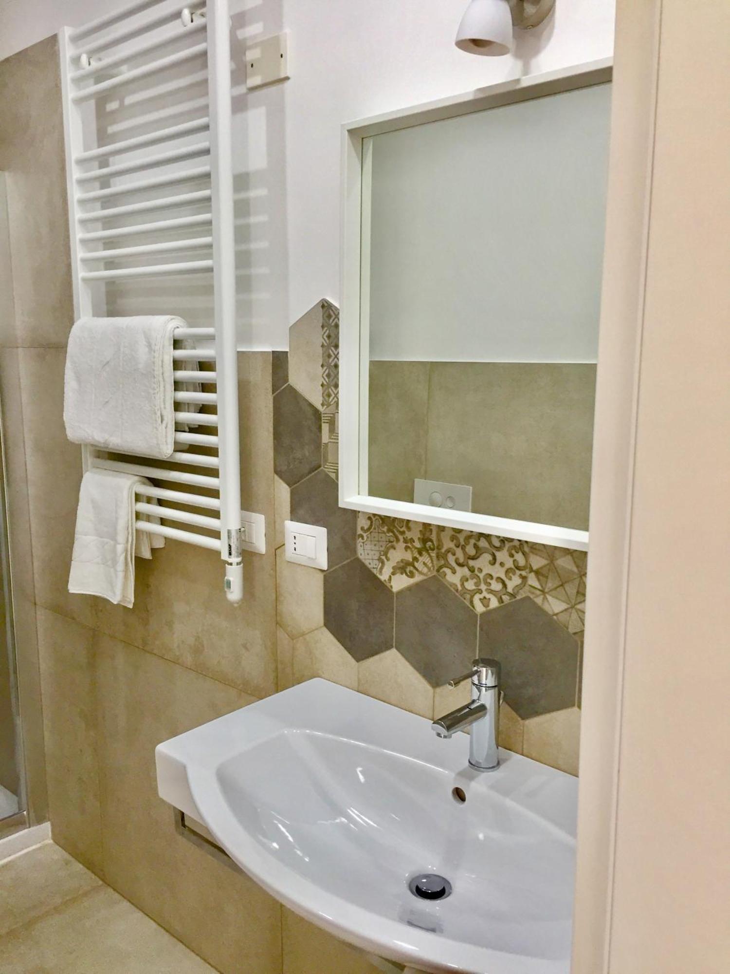 Angioy 18 Bed & Breakfast Sassari Phòng bức ảnh